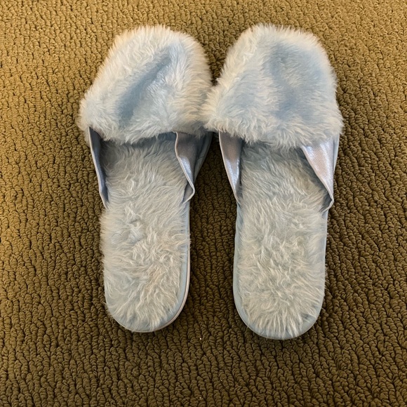 Ladies slippers - Picture 1 of 2
